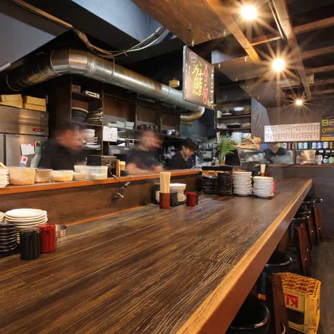 画像:カウンター席・テーブル席と様々な御用途に対応!